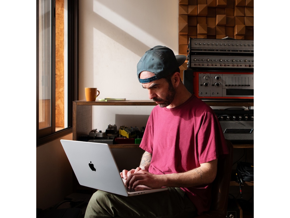 Macbook Pro 16 (2023) 1TB (stellargrå) -B-Grade Demo bærbar PC