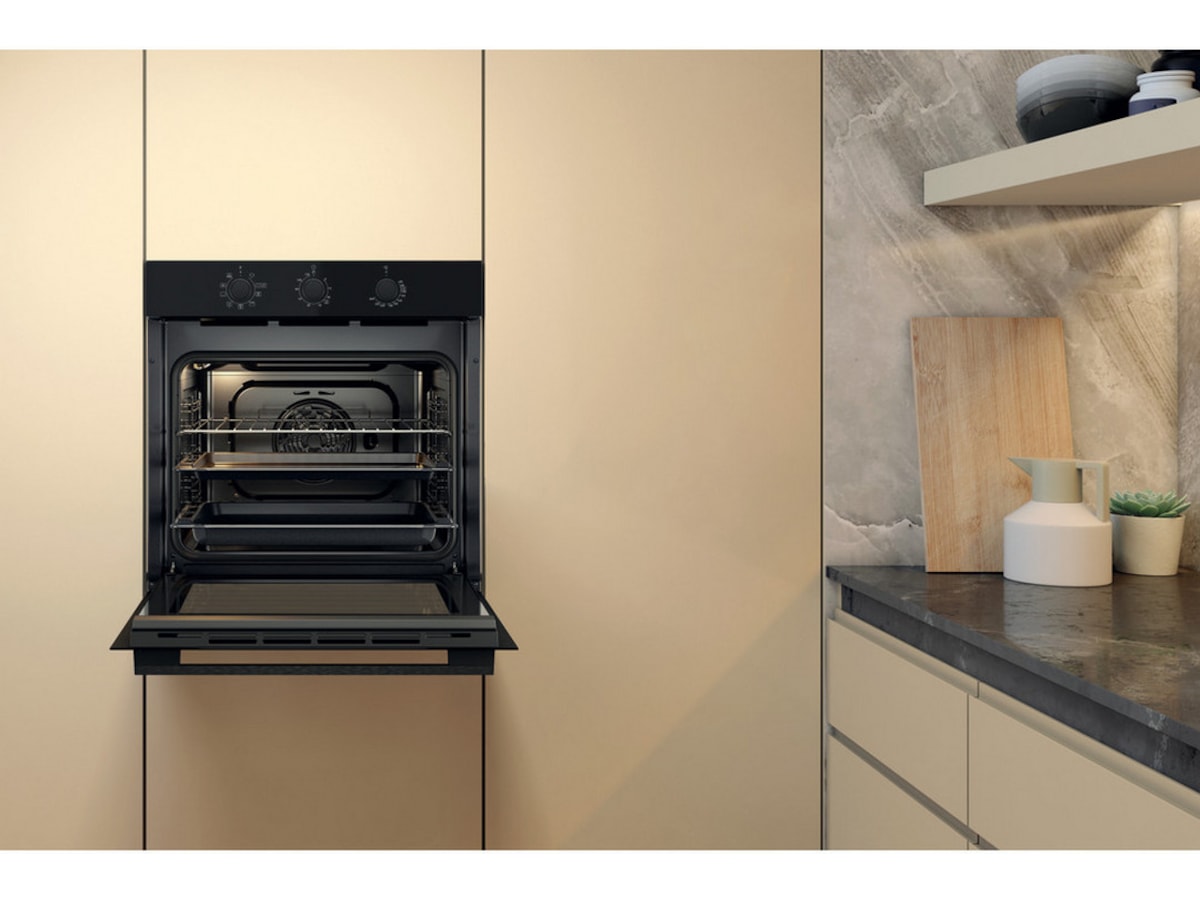 Whirlpool OMK38HU0B Integrert Stekeovn (sort) Stekeovn