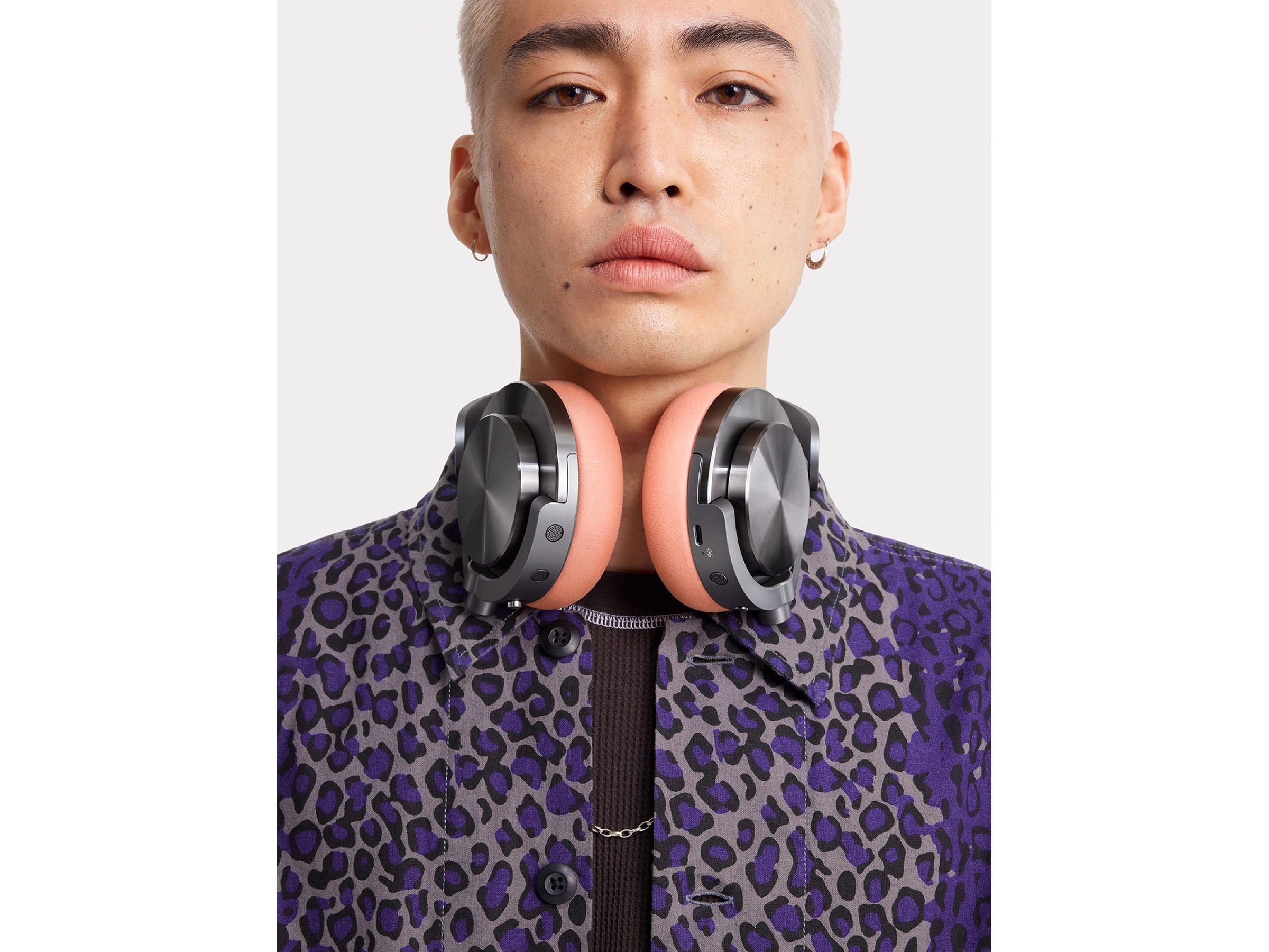 Dyson onTrac CNC Trådløse hodetelefoner, Over-Ear (aluminium) -B-Grade Demo headset