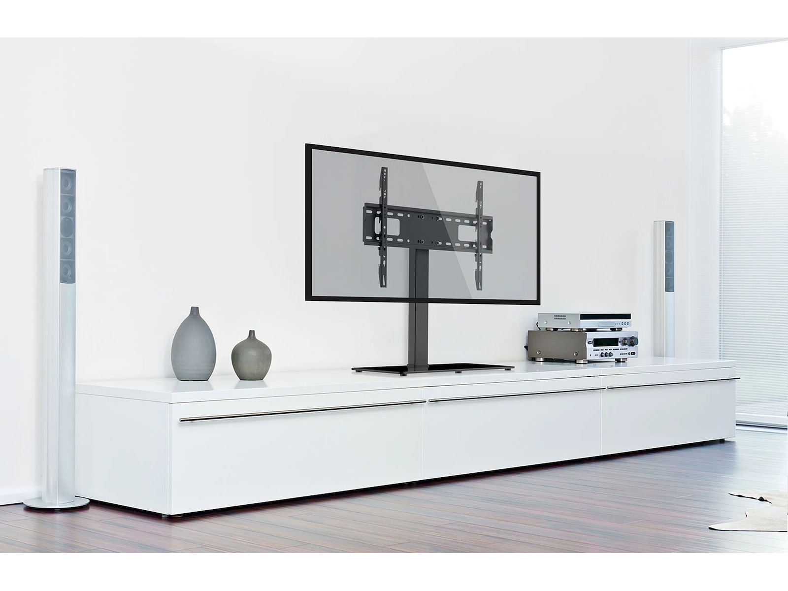 Andersson BHM 2.4 bordstativ TV med glassplate Veggfeste & TV-stativ