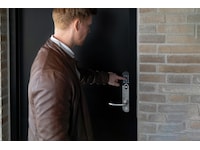 Yale Entrus smart dørlås (børstet stål) Elektronisk dørlås