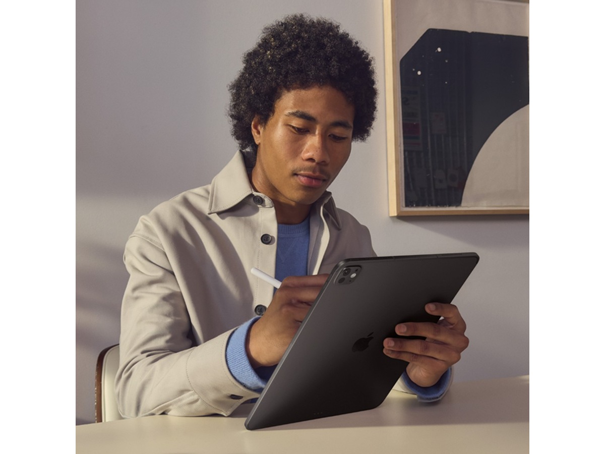 iPad Pro 13" (2025) 2TB WiFi (stellarsvart) Nettbrett / iPad