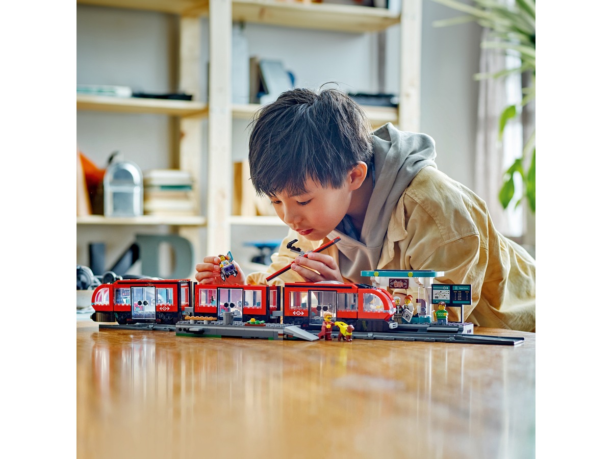 LEGO City Spårvogn og stasjon 60423 LEGO