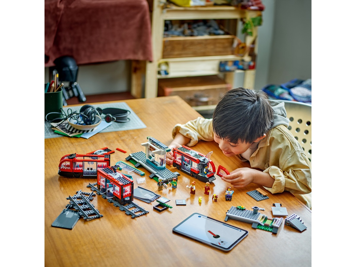 LEGO City Spårvogn og stasjon 60423 LEGO