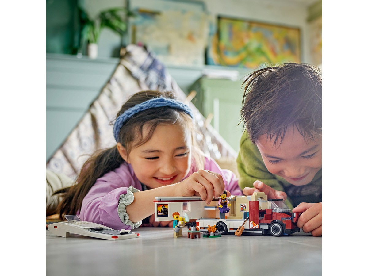 LEGO City Great Vehicles Semester-eventyr med bobil 60454 LEGO