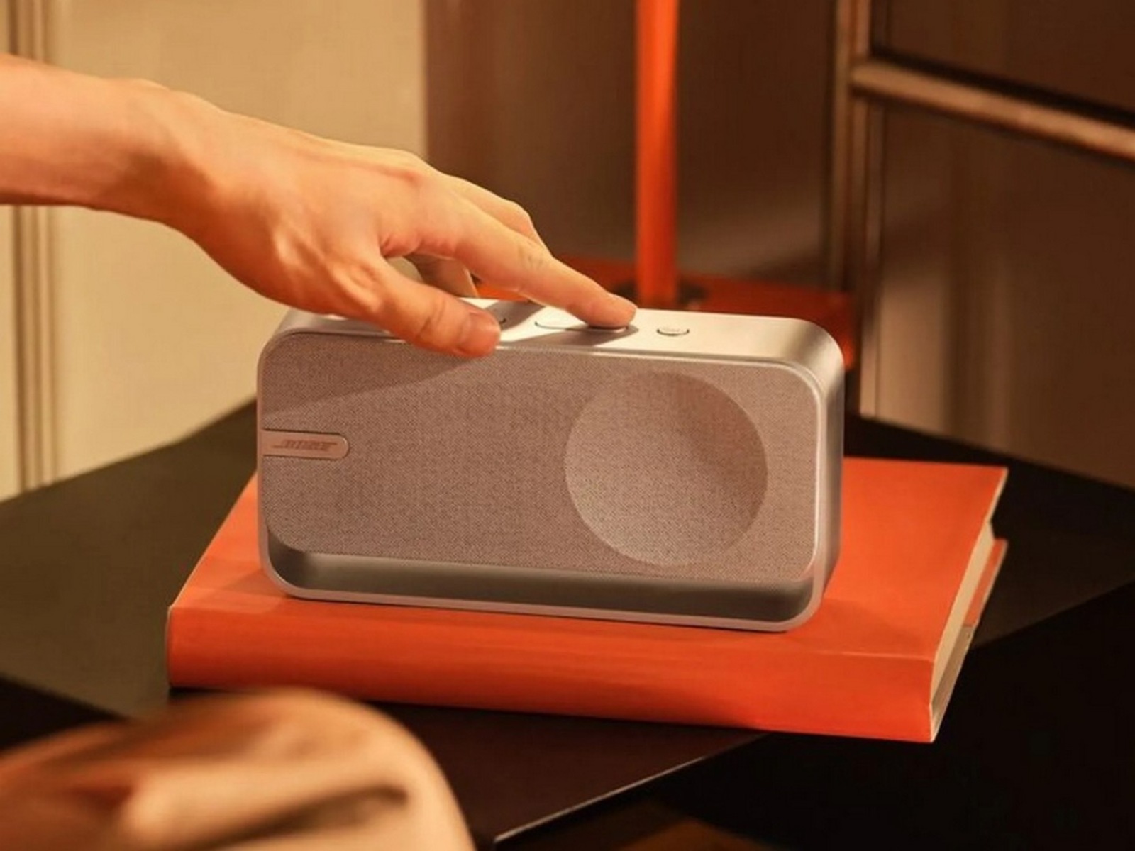 Bose SoundLink trådløs Bluetooth-høyttaler for hjemmet (lys sølv) Trådløs / Bluetooth-høyttaler