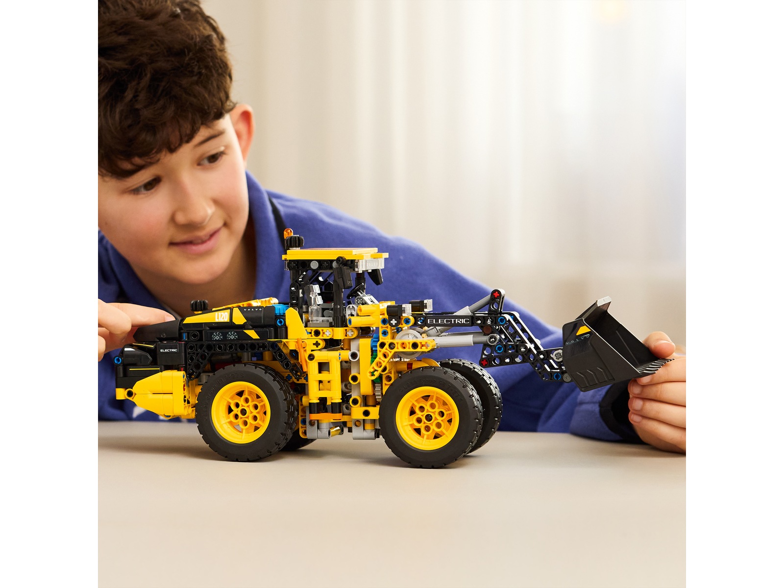 LEGO Technic Volvo L120 el-drevet hjullaster 42209 LEGO