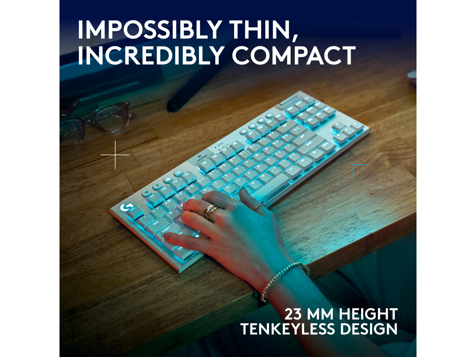 Logitech G915 X Lightspeed TKL Trådløst Gamingtastatur (hvit) -B-Grade Demo tastatur