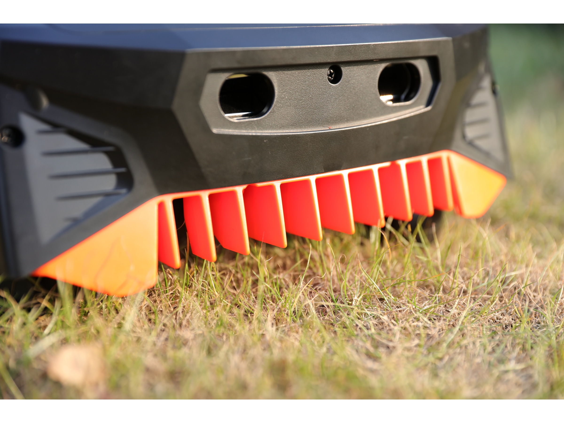 Yardforce MB500 Robotgressklipper 500m² 2000mAh med garasje Høytrykkspylere