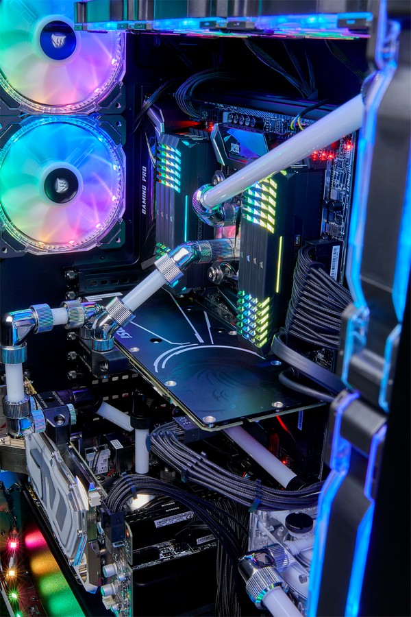 E-ATX og ITX E-ATX og ITX