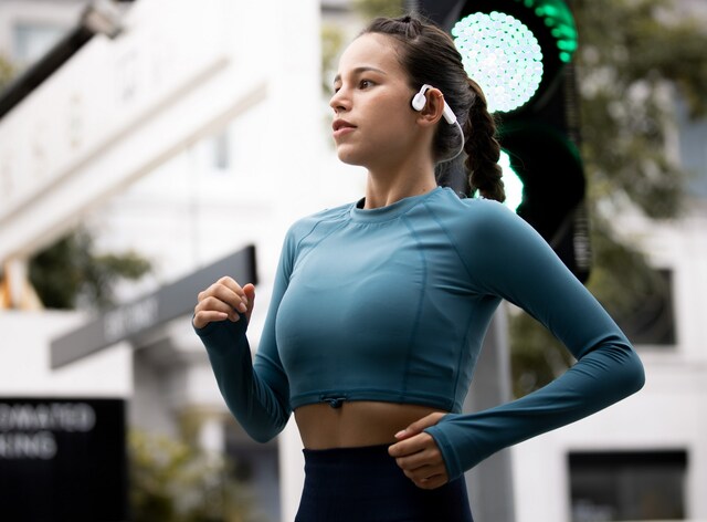 IP55 waterproof rating to withstand even the heaviest rain and sweat. IP55 waterproof rating to withstand even the heaviest rain and sweat.