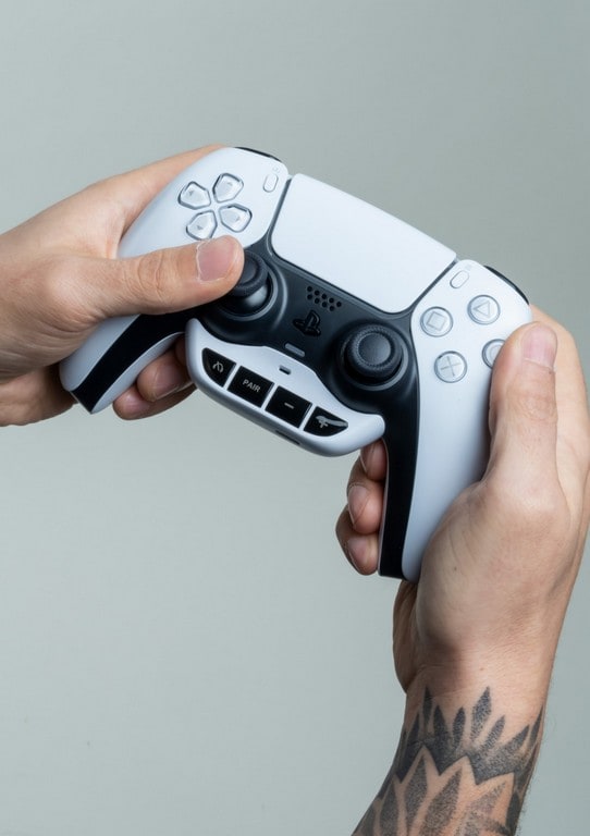 PS5 Audio adapter lifestyle 1 PS5 Audio adapter lifestyle 1