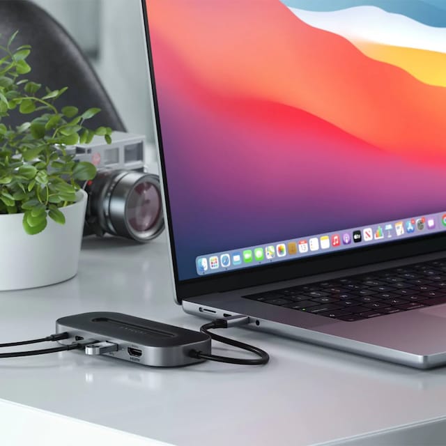 Inkluderer alle de portene du trenger for å gjøre oppsettet ditt komplett på jobb eller hjemme