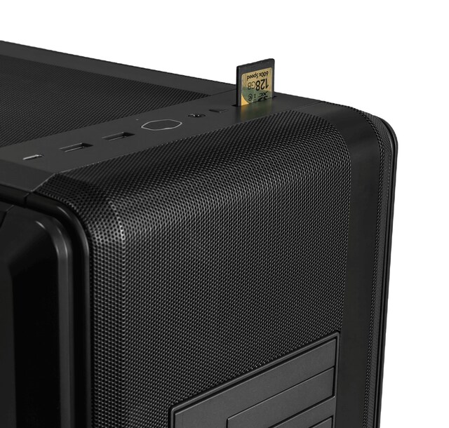 USB 3.0 SD-kortleser er integrert på I/O-panelet