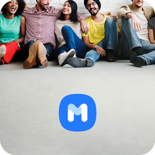 Mennesker av forskjellige raser sitter på gulvet og ler. Samsung Members-symbolet vises nederst. Mennesker av forskjellige raser sitter på gulvet og ler. Samsung Members-symbolet vises nederst.