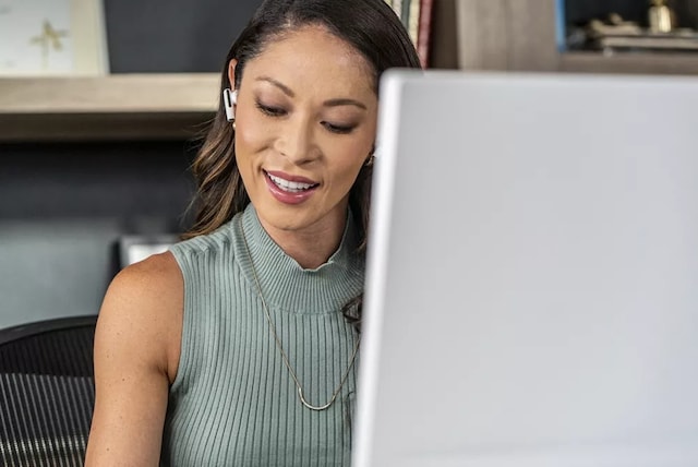 Poly Voyager Free 60 UC Poly Voyager Free 60 UC