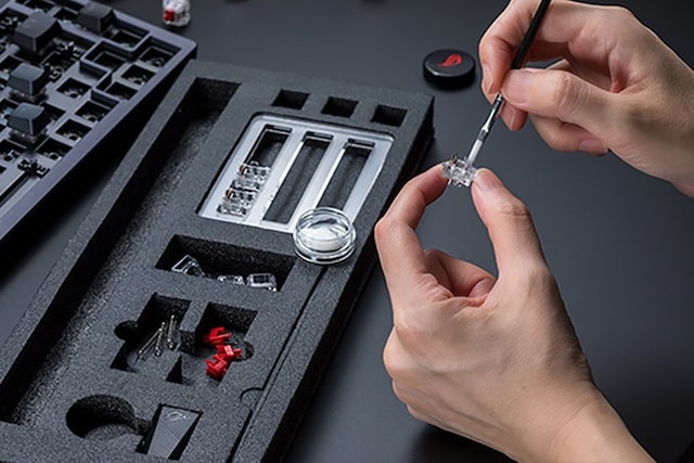 ASUS ROG Azoth smøremiddelsett for gjør det selv ASUS ROG Azoth smøremiddelsett for gjør det selv