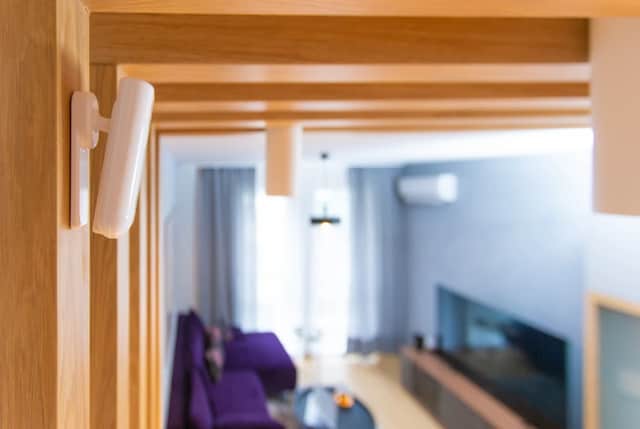 Varsler deg hvis noen er i rommet Varsler deg hvis noen er i rommet