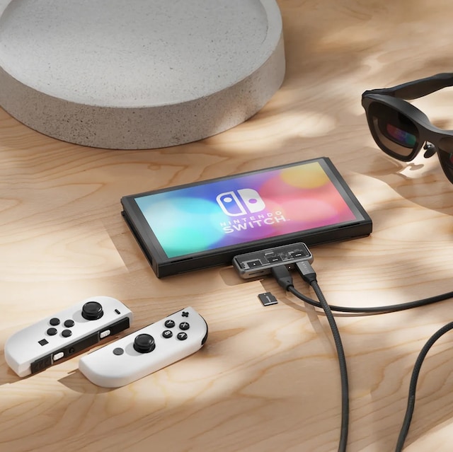 Satechi Mobile XR Hub with microSD Satechi Mobile XR Hub with microSD